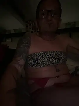 Ladyluve online show from August 5, 2026, 7:11 am