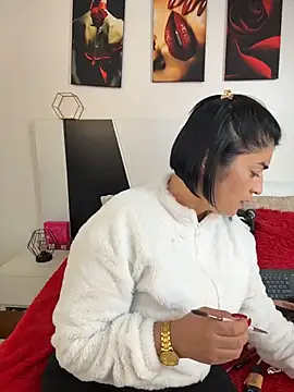 Snapshot of karenlennox1 chatting on July 17, 2026, 12:39 am karenlennox1 online show from July 17, 2026, 12:39 am