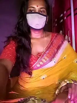 Snapshot of Greenchilli17 chatting on February 24, 2025, 1:35 am Greenchilli17 online show from February 24, 2025, 1:35 am