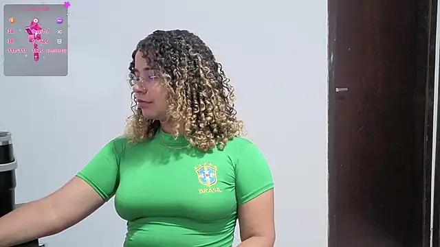 Snapshot of VitoriaFernandes chatting on February 15, 2026, 11:23 pm VitoriaFernandes online show from February 15, 2026, 11:23 pm