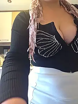 Erotica333 online show from May 31, 2026, 9:05 am