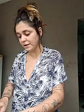 luuhcat09 online show from June 3, 2026, 4:23 pm
