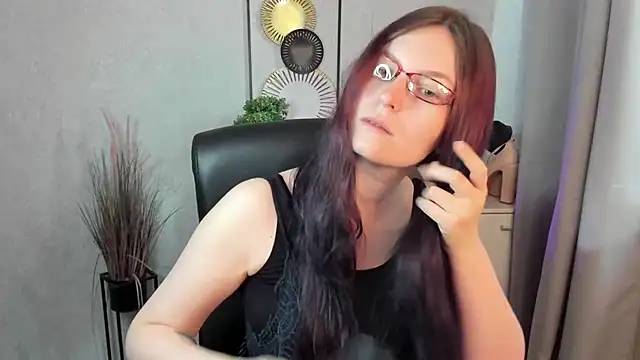 emmaxDelight online show from July 13, 2026, 7:00 am
