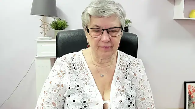 IrisDream online show from July 9, 2026, 6:17 am