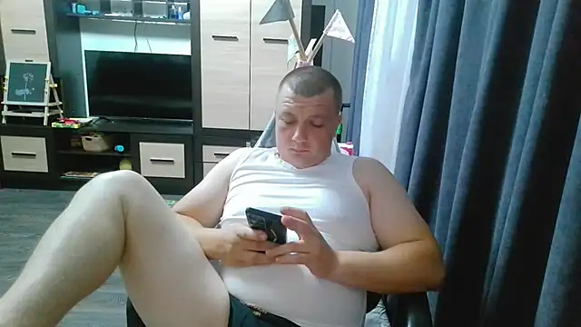 Snapshot of gamblingbum chatting on June 15, 2026, 7:05 pm gamblingbum online show from June 15, 2026, 7:05 pm