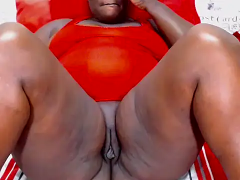 Honeybumsx32 online show from May 17, 2026, 6:04 pm