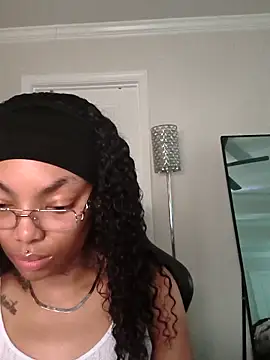 Snapshot of butterflybootyy chatting on May 8, 2026, 11:04 am butterflybootyy online show from May 8, 2026, 11:04 am