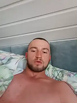 wariacik0024 online show from August 3, 2026, 4:00 am