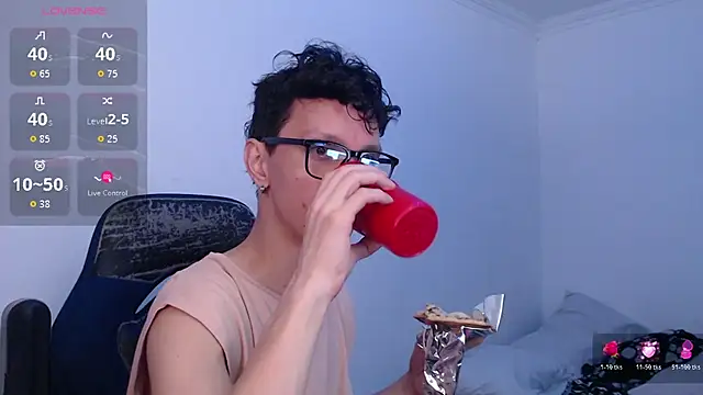 Snapshot of bryamado69 chatting on July 8, 2026, 1:54 am bryamado69 online show from July 8, 2026, 1:54 am