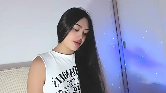 Sweet-Sophiee online show from May 23, 2026, 2:28 am