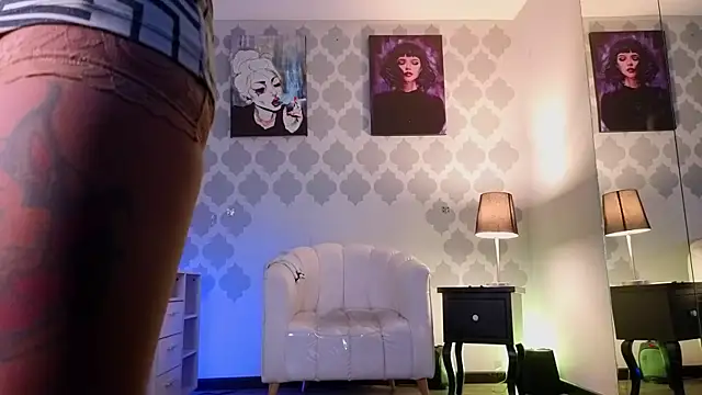 Snapshot of GabyPetit chatting on July 21, 2026, 7:49 pm GabyPetit online show from July 21, 2026, 7:49 pm