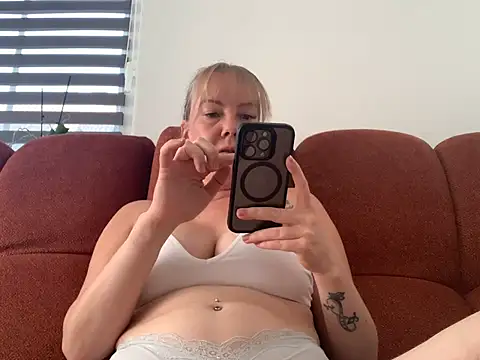  LunaxLia  online show from July 20, 2026, 2:30 pm