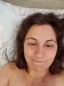 ShelaDiass online show from May 15, 2026, 2:18 am