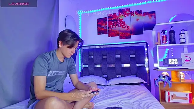 Snapshot of Alex_and_Fabian chatting on June 15, 2026, 8:33 pm Alex and Fabian online show from June 15, 2026, 8:33 pm