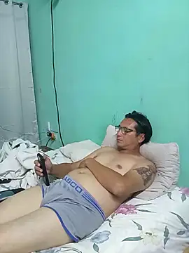 Andresguz35 online show from April 29, 2026, 5:00 am