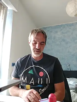Snapshot of Marcolino183 chatting on May 4, 2026, 12:23 pm Marcolino183 online show from May 4, 2026, 12:23 pm
