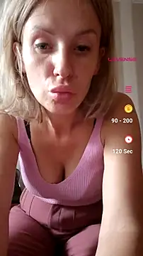 Snapshot of YourJuliena chatting on August 4, 2026, 4:20 pm YourJuliena online show from August 4, 2026, 4:20 pm