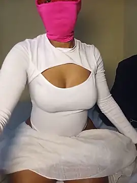 lisa larry88 online show from June 17, 2026, 10:10 pm