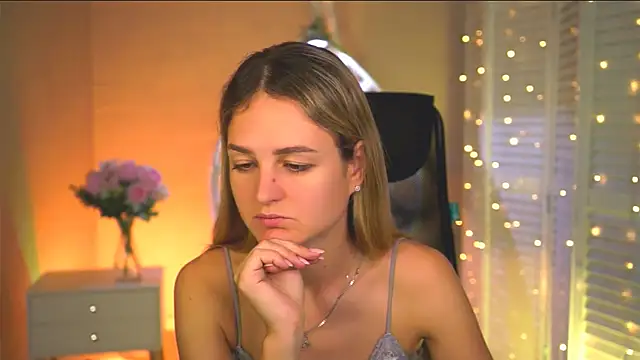DeboraLarson online show from July 8, 2026, 2:49 am