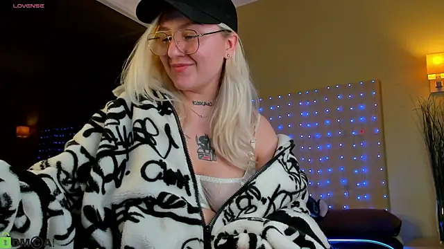 Snapshot of Debbie_Taylor chatting on April 18, 2026, 7:07 pm Debbie Taylor online show from April 18, 2026, 7:07 pm