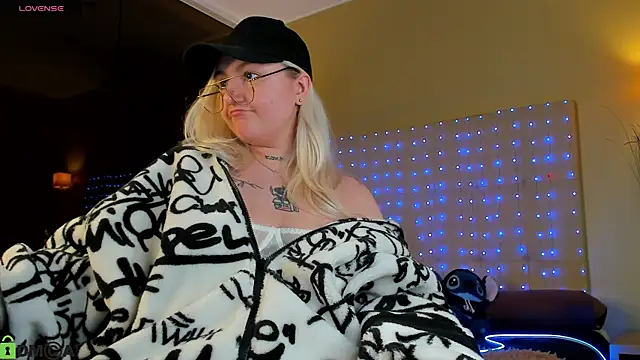 Snapshot of Debbie_Taylor chatting on April 18, 2026, 7:58 pm Debbie Taylor online show from April 18, 2026, 7:58 pm
