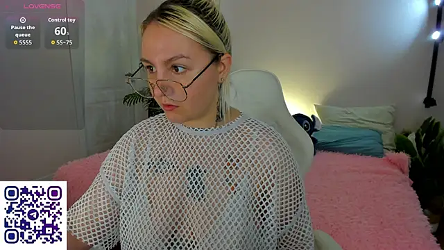 Snapshot of Debbie_Taylor chatting on May 6, 2026, 5:18 pm Debbie Taylor online show from May 6, 2026, 5:18 pm