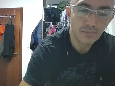 Snapshot of exmilitary chatting on May 25, 2026, 3:12 am exmilitary online show from May 25, 2026, 3:12 am