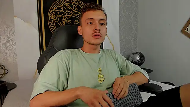 Desmon Clark online show from February 27, 2025, 1:38 am