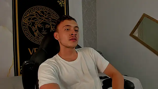 Desmon Clark online show from March 2, 2025, 5:44 am