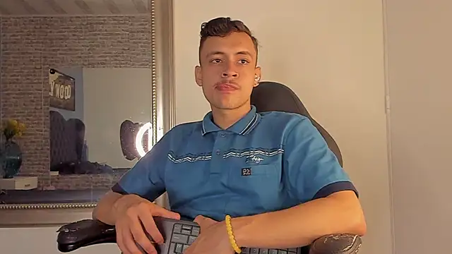 Desmon Clark online show from September 29, 2025, 9:52 pm