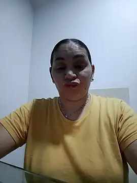 Snapshot of MirandaSoto chatting on April 19, 2026, 5:18 am MirandaSoto online show from April 19, 2026, 5:18 am