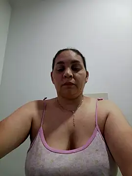 Snapshot of MirandaSoto chatting on April 28, 2026, 3:33 am MirandaSoto online show from April 28, 2026, 3:33 am