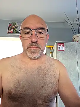 Snapshot of Crosss-23cm chatting on May 8, 2026, 7:57 am Crosss-23cm online show from May 8, 2026, 7:57 am