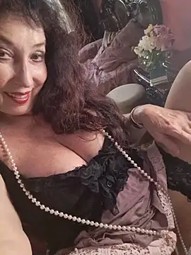 Snapshot of GypsyEsmeralda chatting on June 18, 2026, 2:10 pm GypsyEsmeralda online show from June 18, 2026, 2:10 pm