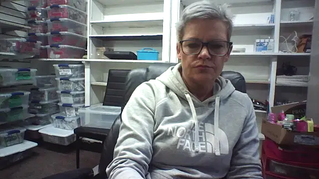 jadegilf1 online show from May 15, 2026, 12:56 pm