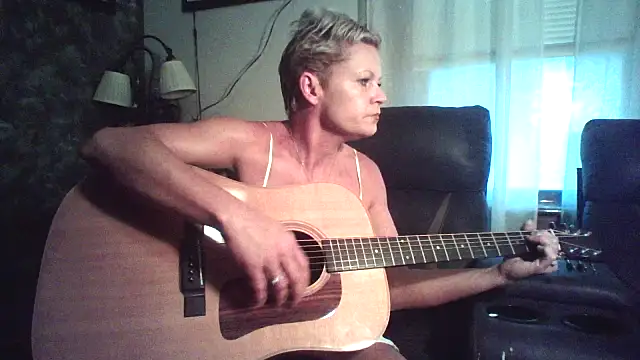 jadegilf1 online show from May 22, 2026, 8:36 pm
