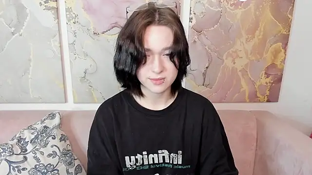 fiamoory online show from June 2, 2026, 1:29 am