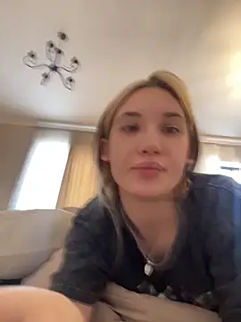 Holly Molii online show from June 14, 2026, 11:34 am