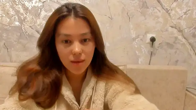 Snapshot of LunaXmii chatting on April 21, 2026, 10:45 pm LunaXmii online show from April 21, 2026, 10:45 pm