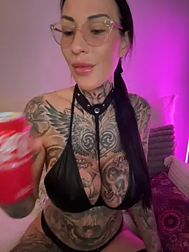 MeganWitch online show from May 9, 2026, 9:31 pm