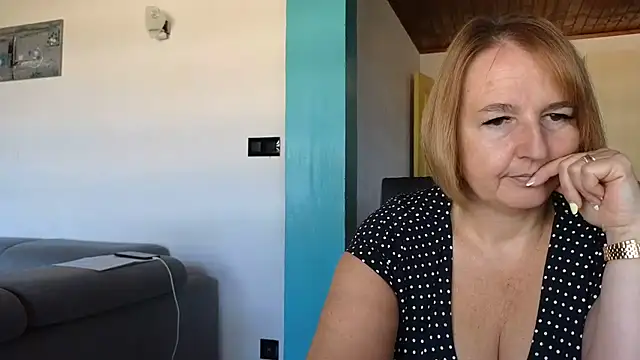 Snapshot of Sandcoq chatting on July 6, 2026, 9:06 am Sandcoq online show from July 6, 2026, 9:06 am