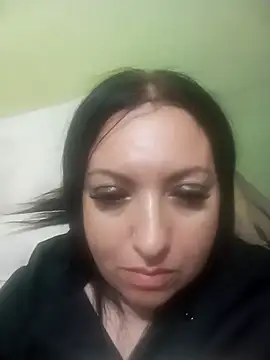 Snapshot of Veronica-Celie chatting on May 3, 2026, 11:44 pm Veronica-Celie online show from May 3, 2026, 11:44 pm