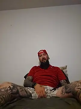 Snapshot of Beardedtattood chatting on June 30, 2026, 2:12 am Beardedtattood online show from June 30, 2026, 2:12 am