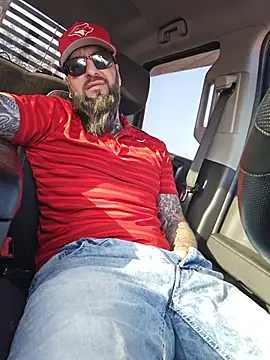 Snapshot of Beardedtattood chatting on July 1, 2026, 11:23 am Beardedtattood online show from July 1, 2026, 11:23 am