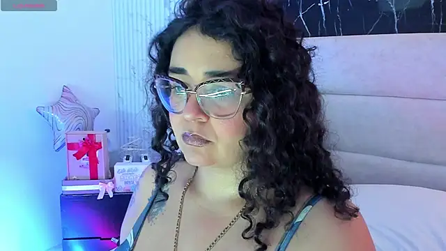 Reginavegaa online show from May 18, 2026, 11:49 am