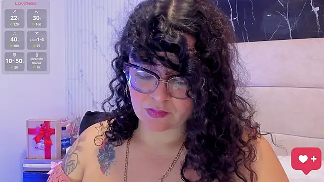 Reginavegaa online show from May 28, 2026, 11:40 am