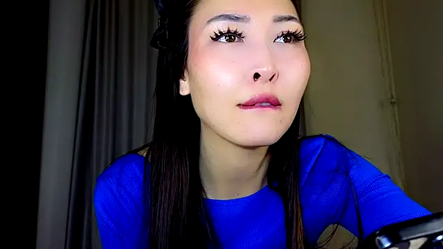 Snapshot of honey_yani chatting on June 4, 2026, 9:43 pm honey yani online show from June 4, 2026, 9:43 pm