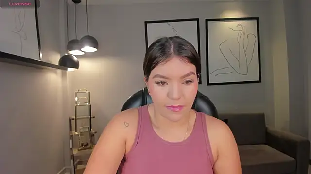 ValeriaRoldanX online show from June 19, 2026, 11:36 am