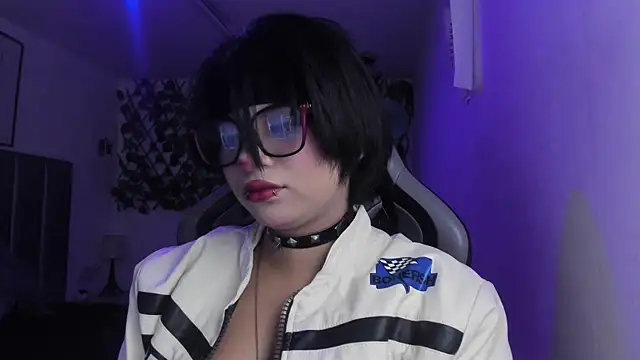 Snapshot of Kitty_Gang chatting on May 9, 2026, 1:44 am Kitty Gang online show from May 9, 2026, 1:44 am