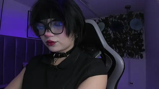 Snapshot of Kitty_Gang chatting on May 13, 2026, 1:25 am Kitty Gang online show from May 13, 2026, 1:25 am